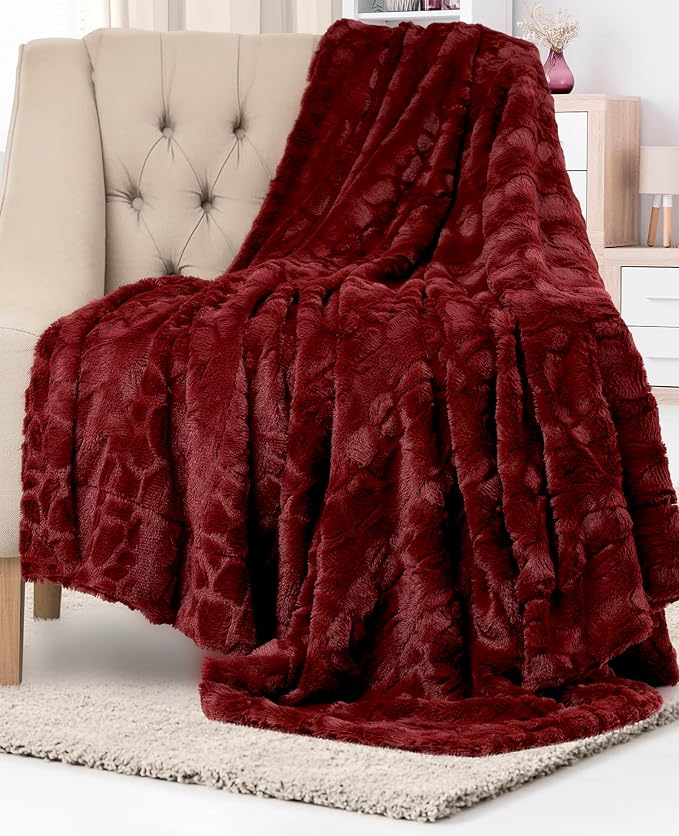 Everlasting Comfort Soft & Comfortable Red Faux Fur Throw Blanket by EverlastingComfort