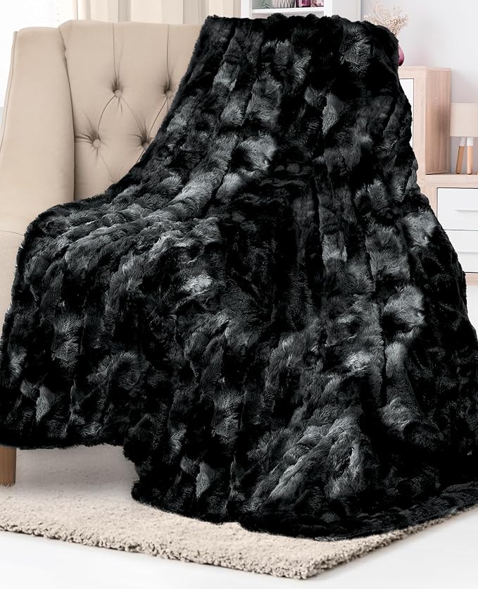 Everlasting Comfort Soft & Comfortable Black Faux Fur Throw Blanket by EverlastingComfort