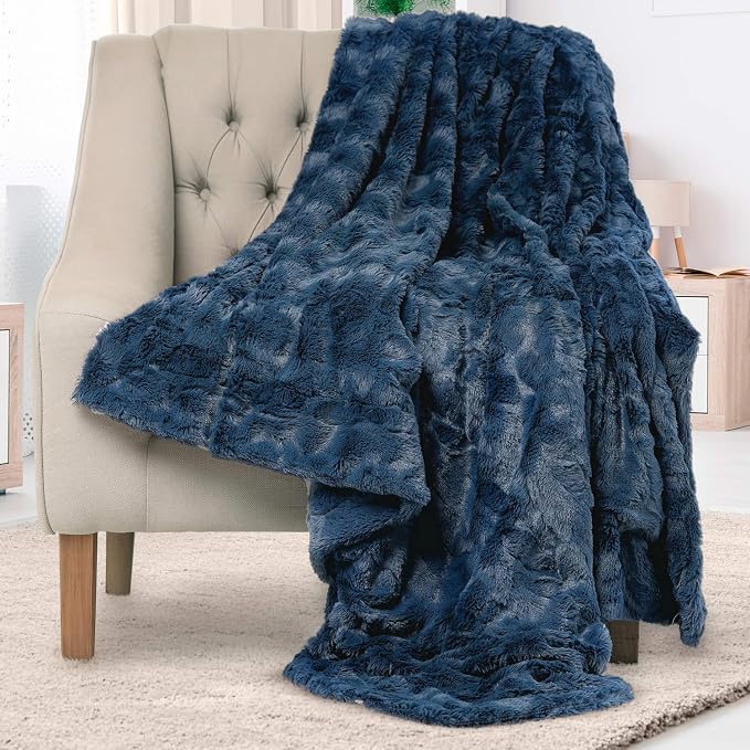 Everlasting Comfort Soft & Comfortable Navy Blue Faux Fur Throw Blanket by EverlastingComfort