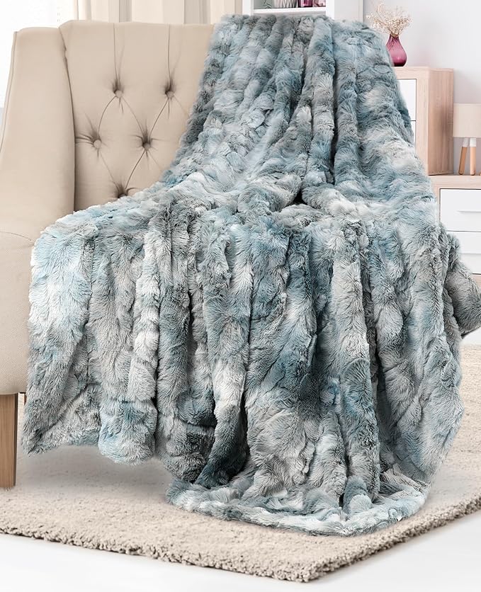 Everlasting Comfort Soft & Comfortable Arctic Blue Faux Fur Throw Blanket by EverlastingComfort